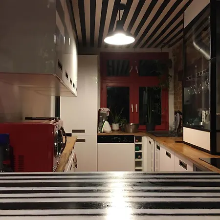 Triplex Avec Terrasse, Aux Pieds De La Cathedrale, 5 Personnes Apartment *